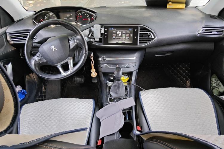 Used Peugeot 308S 2015 1.2T Automatic Jingchi Edition Center Console