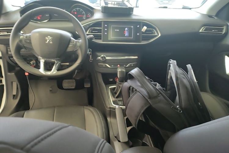 Used Peugeot 308S 2015 1.2T Automatic Jingchi Edition Center Console