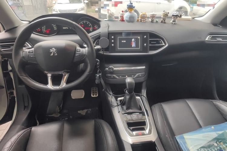 Used Peugeot 308S 2015 1.6T Automatic Jingchi Edition Center Console