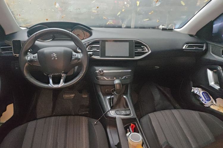 Used Peugeot 308S 2015 1.2T Automatic Jingchi Edition Center Console