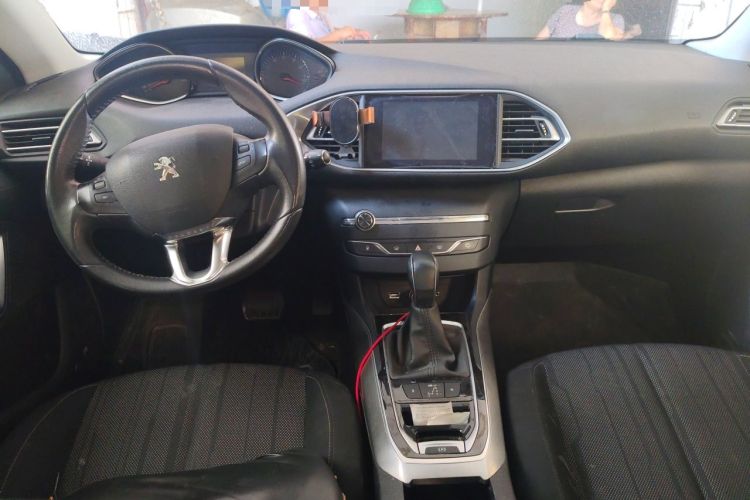Used Peugeot 308S 2015 1.6T Automatic Jingchi Edition Center Console