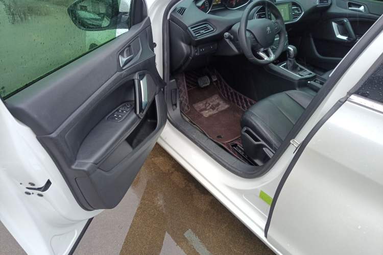 Used Peugeot 308S 2015 1.2T Automatic Jingchi Edition Driver Seat