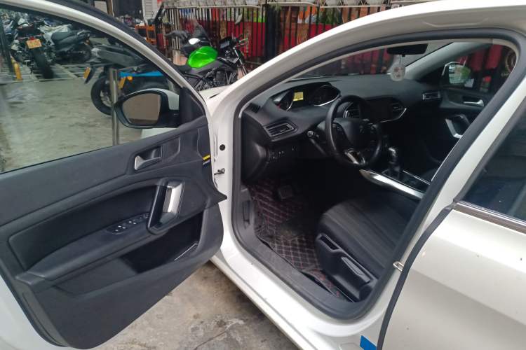 Used Peugeot 308S 2015 1.6T Automatic Jingchi Edition Driver Seat