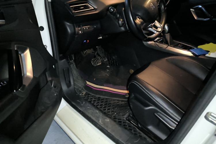 Used Peugeot 308S 2015 1.6T Automatic Jingchi Edition Driver Seat