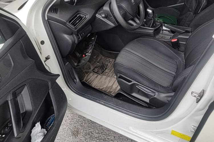 Used Peugeot 308S 2015 1.6L Manual Shangchi Edition Driver Seat