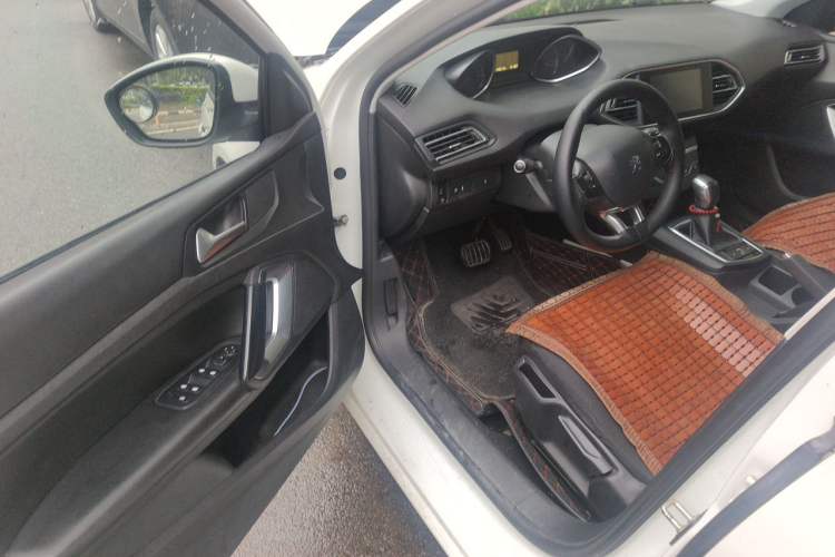 Used Peugeot 308S 2015 1.2T Automatic Jingchi Edition Driver Seat