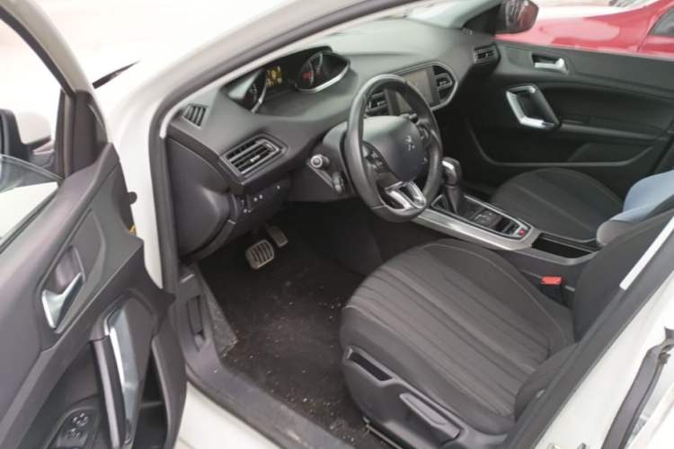 Used Peugeot 308S 2015 1.6T Automatic Jingchi Edition Driver Seat