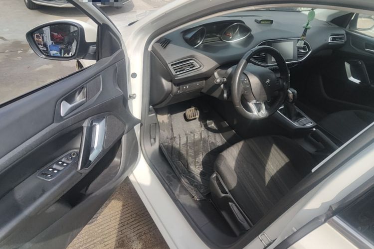 Used Peugeot 308S 2015 1.2T Automatic Jingchi Edition Driver Seat
