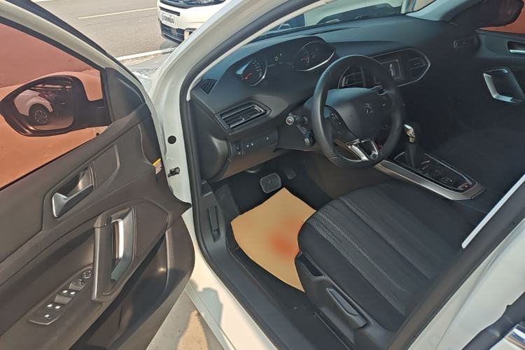 Used Peugeot 308S 2015 1.6T Automatic Jingchi Edition Driver Seat