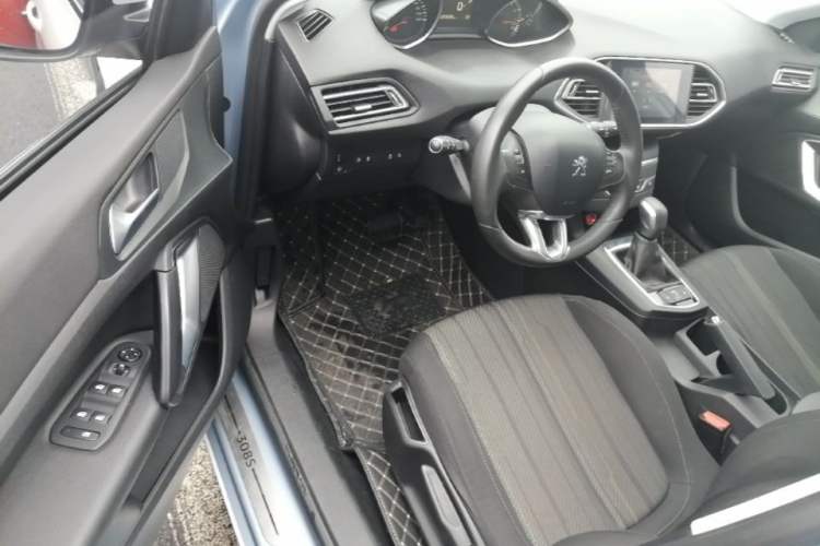 Used Peugeot 308S 2015 1.2T Automatic Jingchi Edition Driver Seat