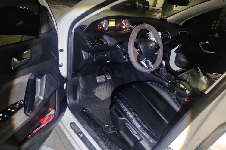 Used Peugeot 308S 2015 1.2T Automatic Jingchi Edition Driver Seat