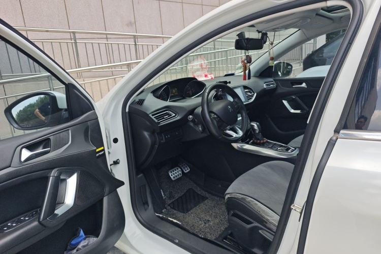 Used Peugeot 308S 2015 1.6T Automatic Jingchi Edition Driver Seat