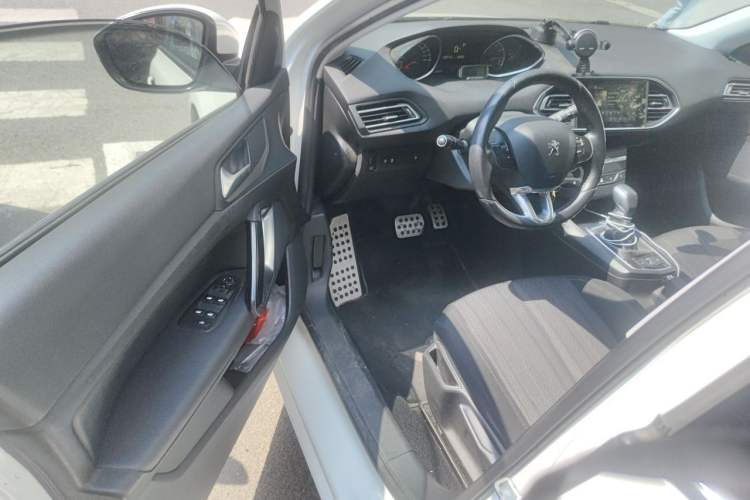 Used Peugeot 308S 2015 1.2T Automatic Jingchi Edition Driver Seat