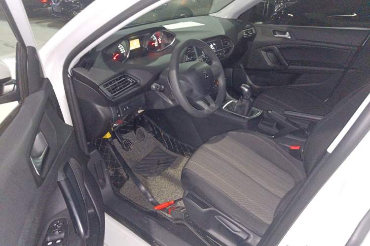 Used Peugeot 308S 2015 1.6L Manual Shangchi Edition Driver Seat