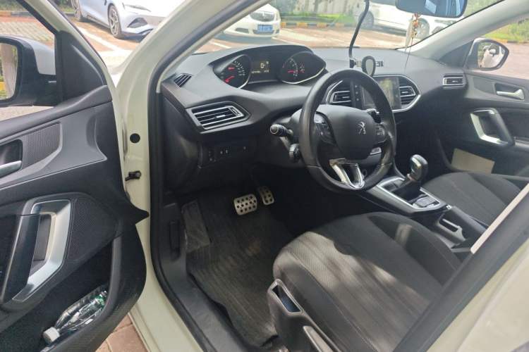 Used Peugeot 308S 2015 1.2T Automatic Jingchi Edition Driver Seat