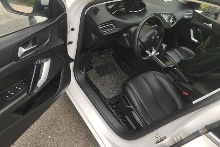 Used Peugeot 308S 2015 1.2T Automatic Jingchi Edition Driver Seat