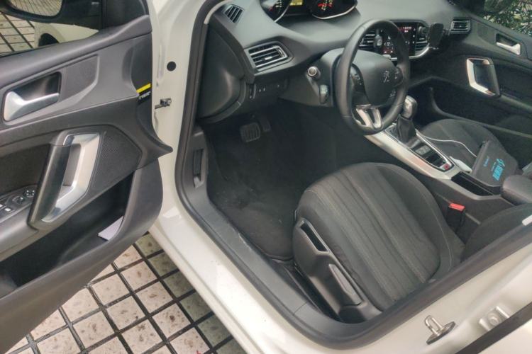 Used Peugeot 308S 2015 1.6T Automatic Jingchi Edition Driver Seat