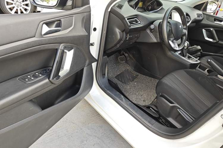 Used Peugeot 308S 2015 1.2T Automatic Jingchi Edition Driver Seat