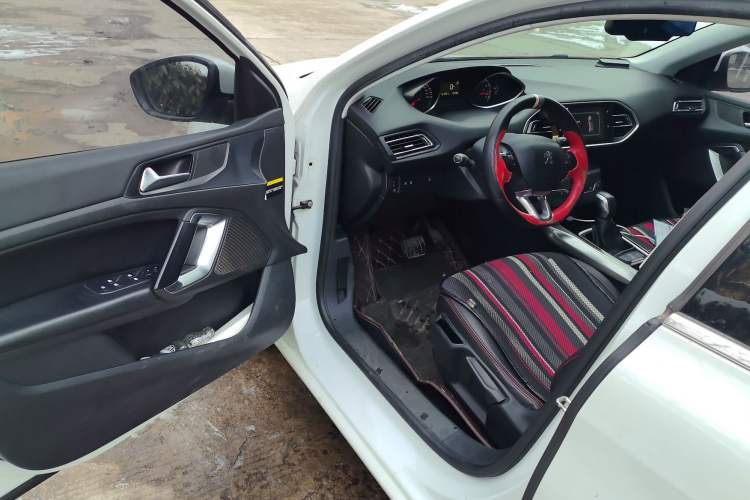Used Peugeot 308S 2015 1.6T Automatic Jingchi Edition Driver Seat