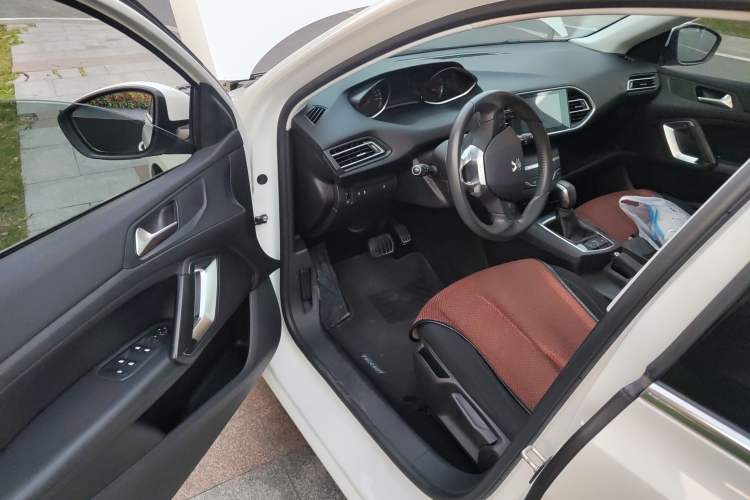 Used Peugeot 308S 2015 1.2T Automatic Jingchi Edition Driver Seat