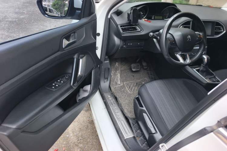 Used Peugeot 308S 2015 1.2T Automatic Jingchi Edition Driver Seat
