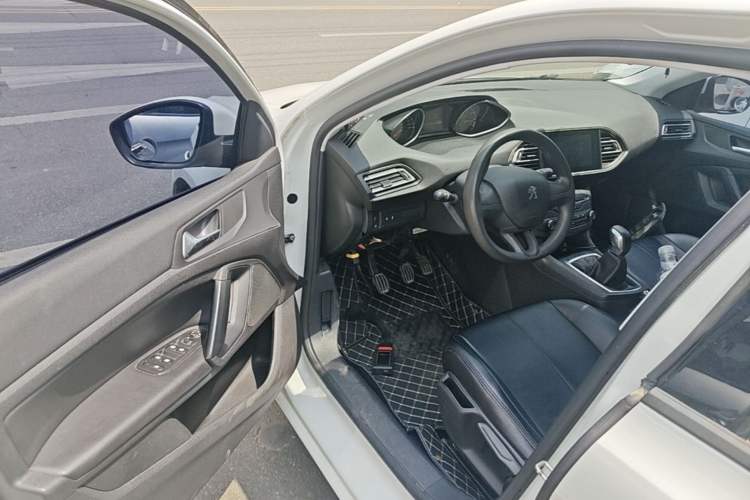 Used Peugeot 308S 2015 1.6L Manual Shangchi Edition Driver Seat