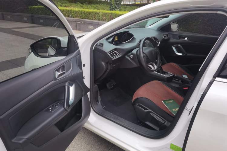 Used Peugeot 308S 2015 1.2T Automatic Jingchi Edition Driver Seat