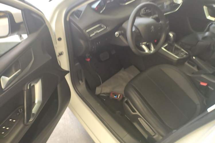 Used Peugeot 308S 2015 1.2T Automatic Jingchi Edition Driver Seat