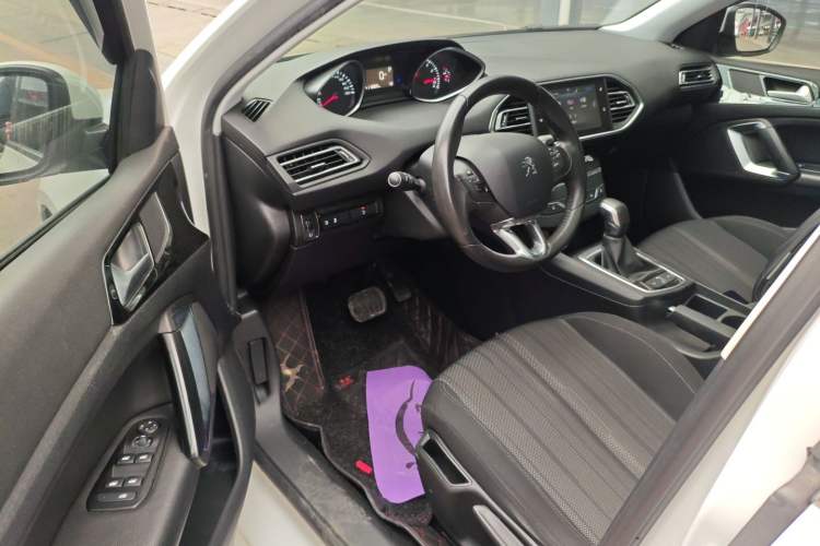 Used Peugeot 308S 2015 1.2T Automatic Jingchi Edition Driver Seat