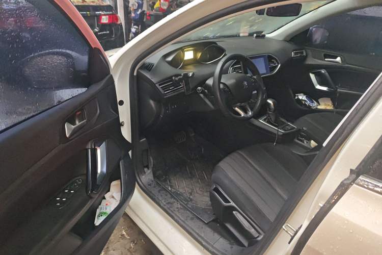 Used Peugeot 308S 2015 1.2T Automatic Jingchi Edition Driver Seat
