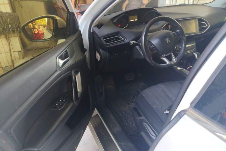 Used Peugeot 308S 2015 1.6T Automatic Jingchi Edition Driver Seat