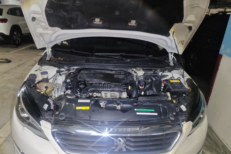 Used Peugeot 308S 2015 1.2T Automatic Jingchi Edition Engine Bay