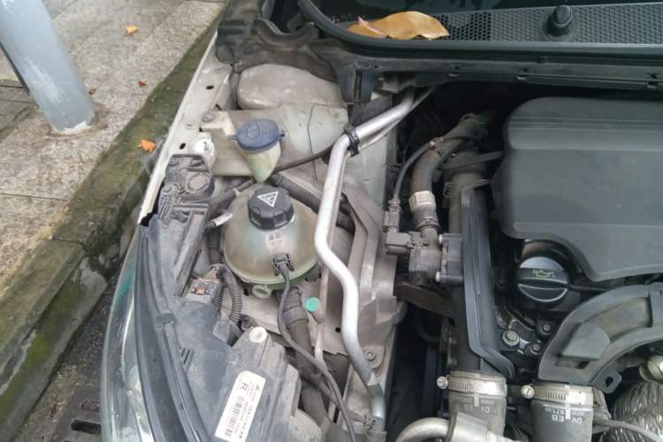 Used Peugeot 308S 2015 1.2T Automatic Jingchi Edition Engine Bay Right