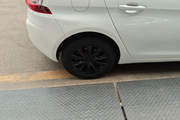 Used Peugeot 308S 2015 1.2T Automatic Jingchi Edition Exterior 3