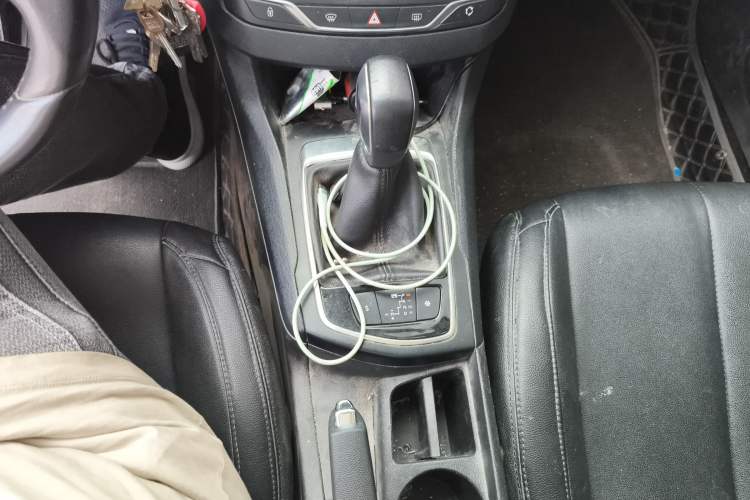 Used Peugeot 308S 2015 1.2T Automatic Jingchi Edition Gear Lever