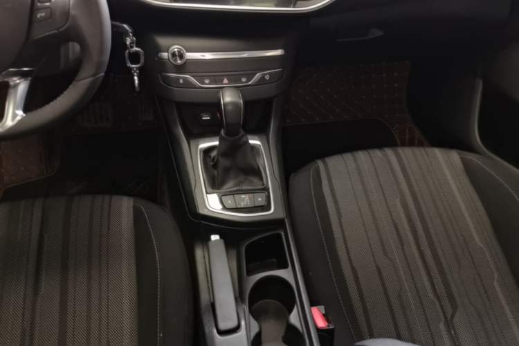 Used Peugeot 308S 2015 1.2T Automatic Jingchi Edition Gear Lever