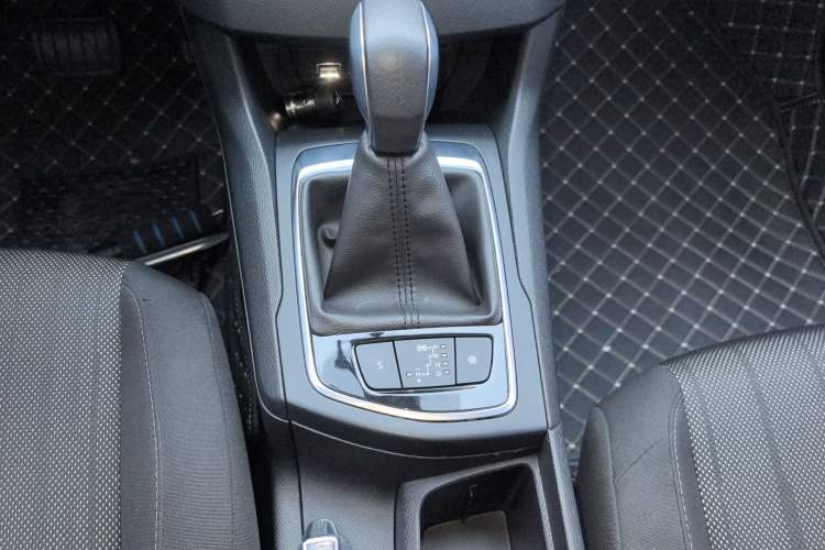 Used Peugeot 308S 2015 1.2T Automatic Jingchi Edition Gear Lever