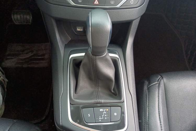 Used Peugeot 308S 2015 1.2T Automatic Jingchi Edition Gear Lever