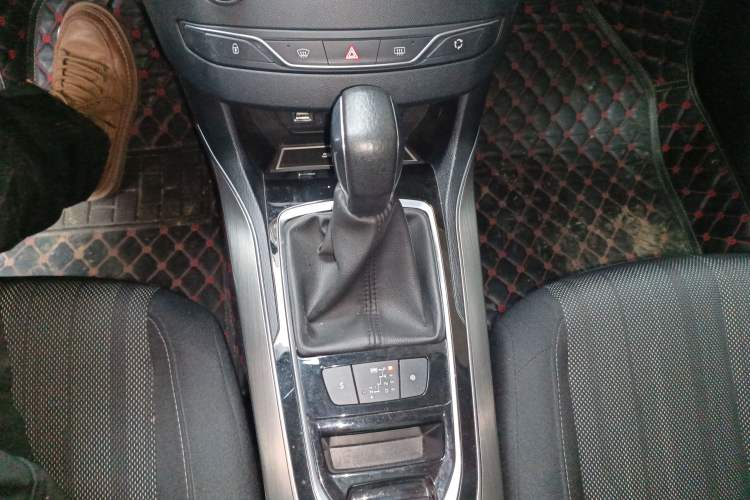 Used Peugeot 308S 2015 1.6T Automatic Jingchi Edition Gear Lever