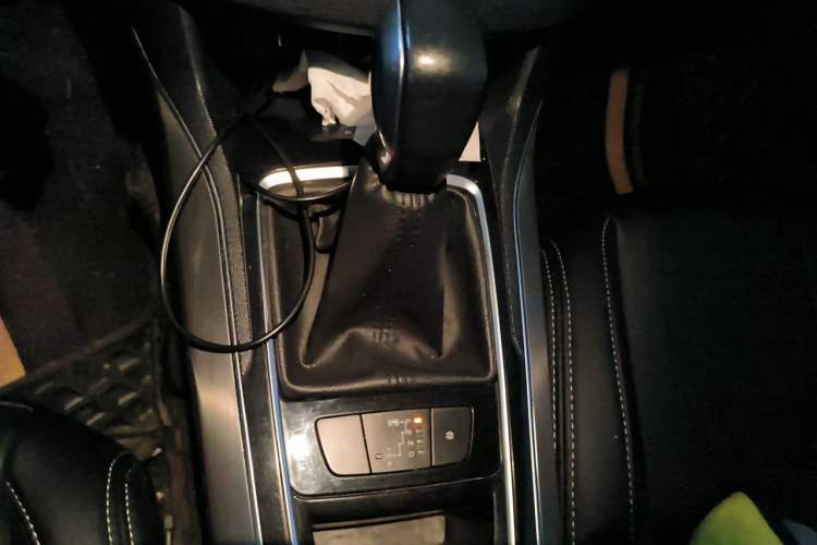 Used Peugeot 308S 2015 1.6T Automatic Jingchi Edition Gear Lever