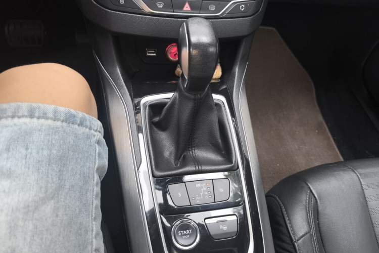 Used Peugeot 308S 2015 1.6T Automatic Ruichi Edition Gear Lever