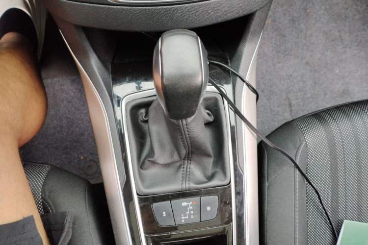 Used Peugeot 308S 2015 1.6T Automatic Jingchi Edition Gear Lever