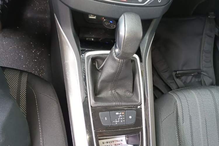 Used Peugeot 308S 2015 1.6T Automatic Jingchi Edition Gear Lever
