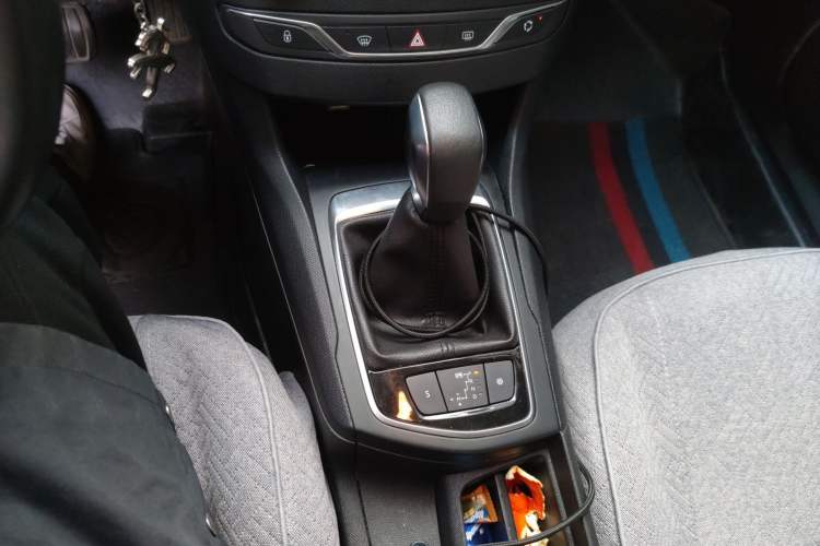 Used Peugeot 308S 2015 1.2T Automatic Jingchi Edition Gear Lever