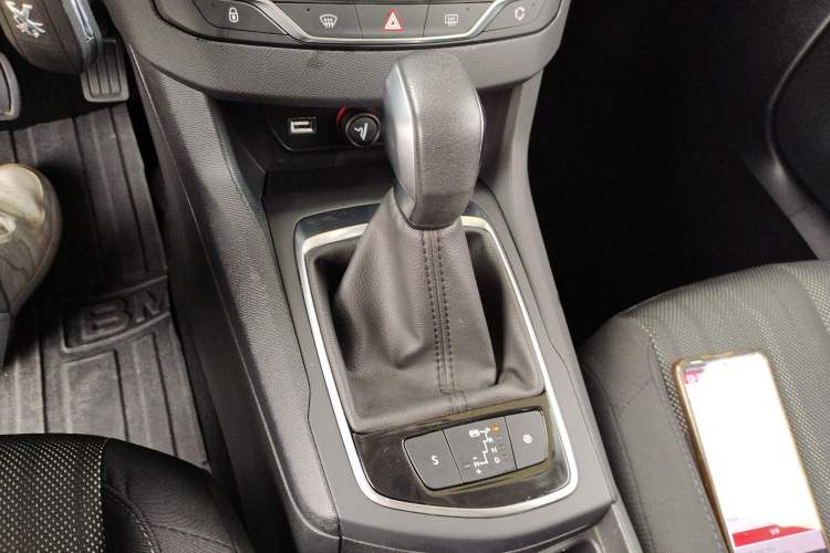 Used Peugeot 308S 2015 1.2T Automatic Jingchi Edition Gear Lever