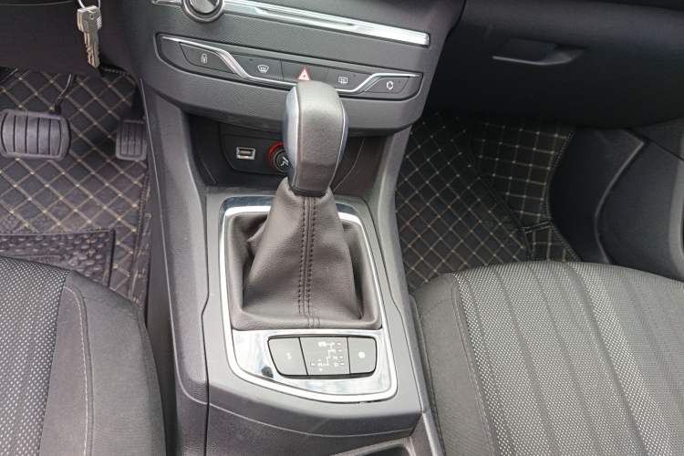 Used Peugeot 308S 2015 1.2T Automatic Jingchi Edition Gear Lever