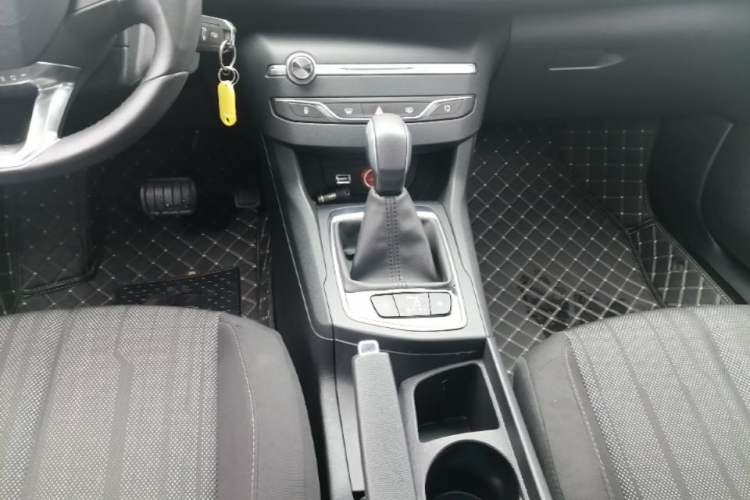 Used Peugeot 308S 2015 1.2T Automatic Jingchi Edition Gear Lever