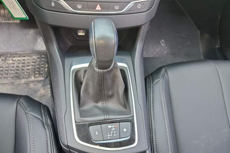 Used Peugeot 308S 2015 1.2T Automatic Jingchi Edition Gear Lever