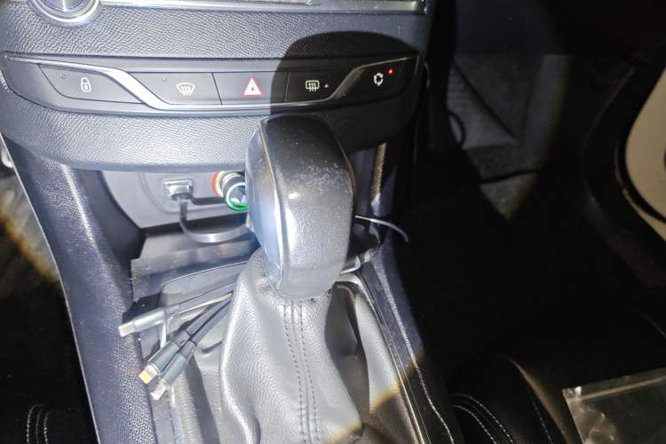 Used Peugeot 308S 2015 1.2T Automatic Jingchi Edition Gear Lever