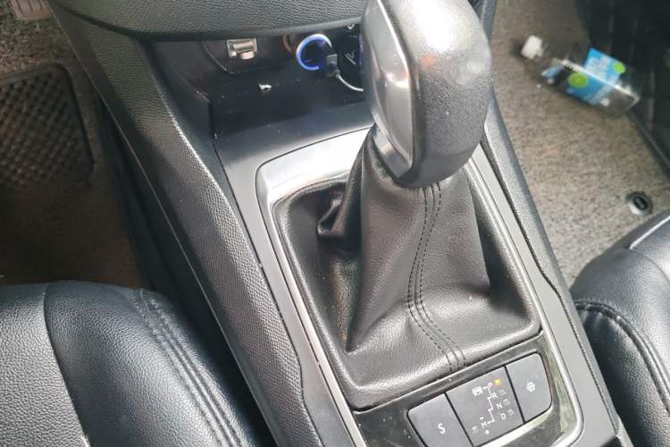 Used Peugeot 308S 2015 1.2T Automatic Jingchi Edition Gear Lever